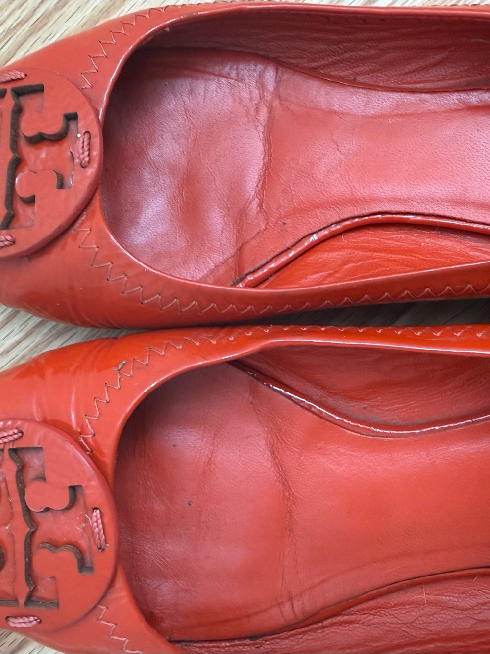 Tory Burch Red Orange Reva Patent Leather Ballet Flats, Size 7 - Picture 4 of 7